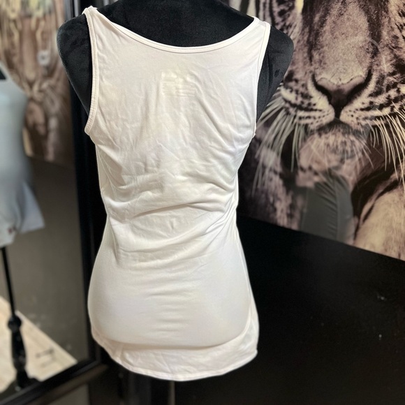 🔥3 for $25🔥 🩷🩷NWOT- WHITE UNDER ARMOUR TANK TOP SZ M🩷 - Picture 4 of 4
